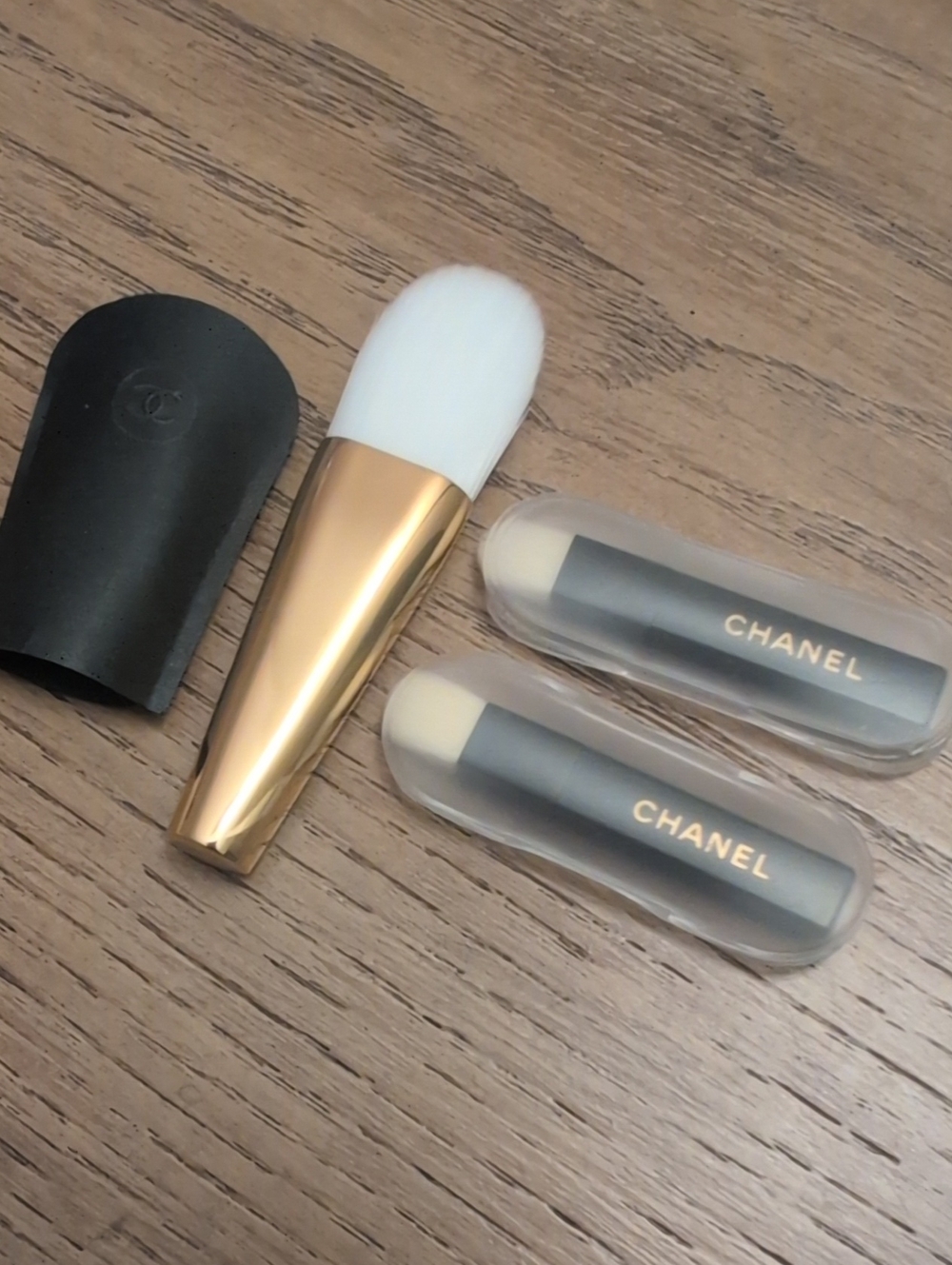 CHANEL Mini Travel Foundation Brush And Eyeshadow Brush Set